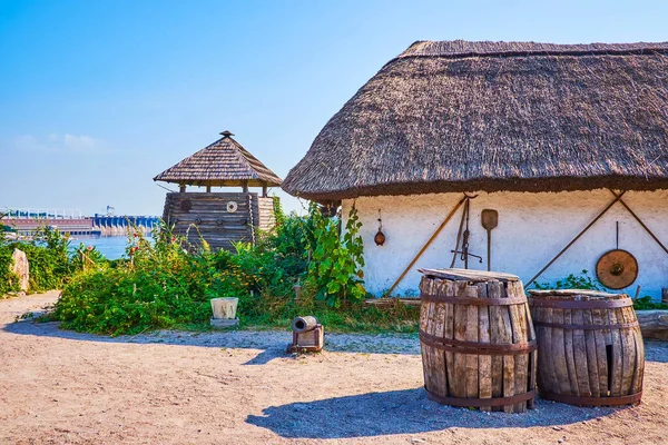 Zaporizhian Sich tarayıcısı Kazak döneminin yeniden inşa edilmiş binaları, Khorytsia Adası, Zaporizhia, Ukrayna