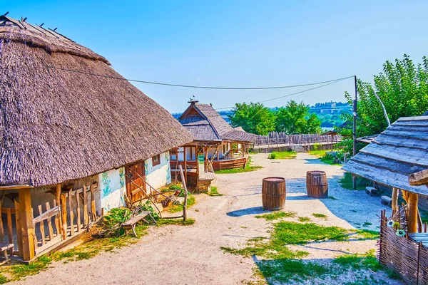 Khorytsia Adası, Zaporizhia, Ukrayna 'daki Zaporizhian Sich tarayıcılarının otantik evleri.