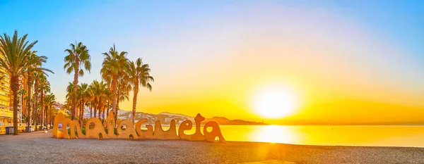 Malaga España Septiembre 2019 Disfruta Del Romántico Amanecer Playa Malagueta —  Fotos de Stock
