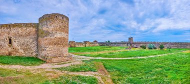 Ukrayna 'nın Bilhorod-Dnistrovskyi kentindeki Akkerman Kalesi' nin avlusunda bulunan korunmuş ortaçağ Kalesi Panoraması