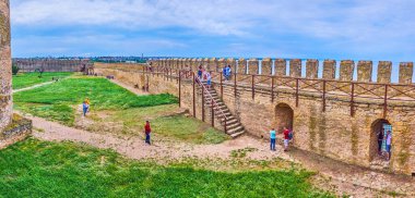 BILHOROD, UKRAINE - 19 Haziran 2021: Akkerman Kalesi Surlarının Panoraması, 19 Haziran 'da Bilhorod' da