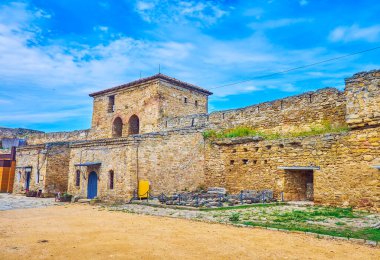 Ana girişteki iç manzara ve Akkerman Kalesi kompleksinin diğer uzantıları, Bilhorod-Dnistrovskyi, Ukrayna