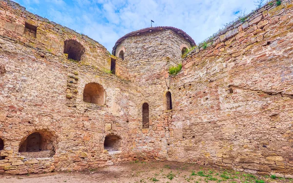 Binnenmuren Van Citadel Met Diepe Nissen Hoge Stenen Toren Akkerman — Stockfoto