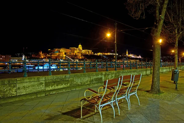 Evening Embankment Pest District View Historic Buda Castle Located Danube — Stock Photo, Image