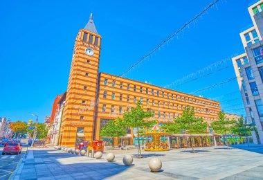 DNIPRO, UKRAINE - 24 Ağustos 2021: Dnipro İş Kompleksi 'nin saat kulesi