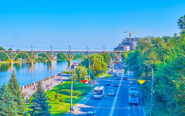 Dnipro Ukraine August 2021 Traffic Sicheslav Embankment August Dnipro — Stock Photo, Image