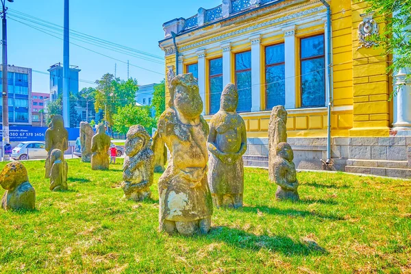 Dnipro Ucrania Agosto 2021 Las Antiguas Esculturas Piedra Forma Mujeres —  Fotos de Stock