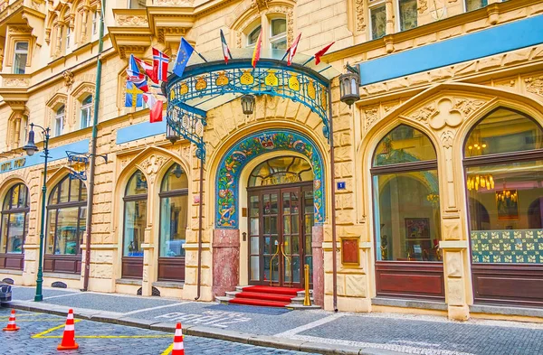 Praga República Checa Marzo 2022 Pintoresca Entrada Hotel Paris Decorada —  Fotos de Stock