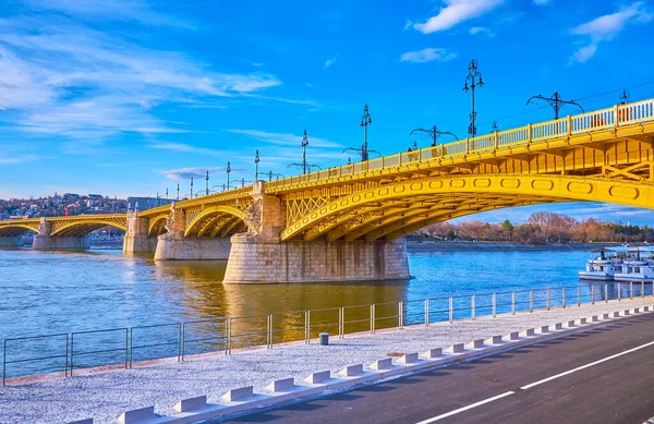 Yenilenmiş Jozsef Antall seti, Budapeşte, Macaristan 'ın Margaret Bridg manzarasının tadını çıkarın.