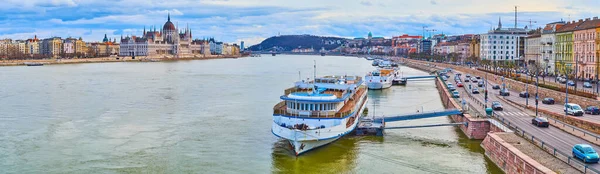 Panorama Dunaju Między Dzielnicami Buda Peszt Budynkiem Parlamentu Wzgórzem Gellert — Zdjęcie stockowe