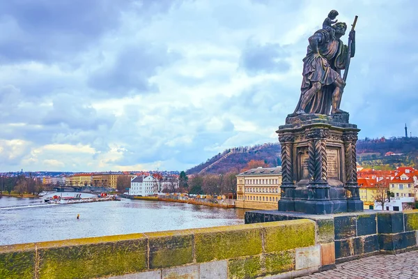 Tarihsel Taş Aziz Christopher Heykeli Arka Planda Vltava Nehri Petrin — Stok fotoğraf