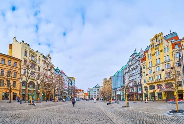 2019年3月5日 布拉格文采拉斯广场全景 设有行人专用区和不同风格的建筑物 — 图库照片