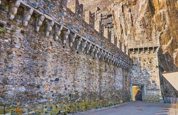 Altas Muralhas Fortaleza Castelgrande Bellinzona Suíça — Fotografia de Stock