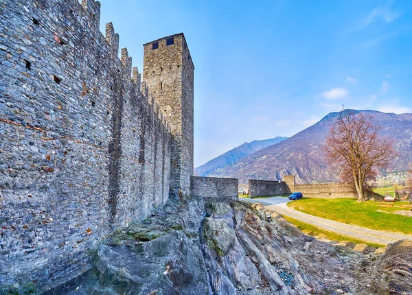 Castelgrande Kalesi 'nin Torre Nera kulesi, Bellinzona, İsviçre