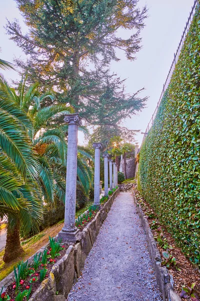 Narrow Path Ancient Columns Lush Park Villa Heleneum Lugano Switzerland — Foto de Stock