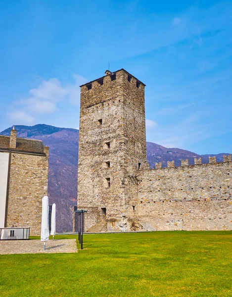 Castelgrande Kalesi 'nin iç avlusu, Bellinzona, İsviçre