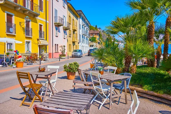 Les Tables Chaises Bois Petit Café Extérieur Situé Sur Pittoresque — Photo