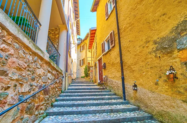 Las Escaleras Suben Por Estrecha Calle Medieval Strecia Tiravanti Morcote —  Fotos de Stock