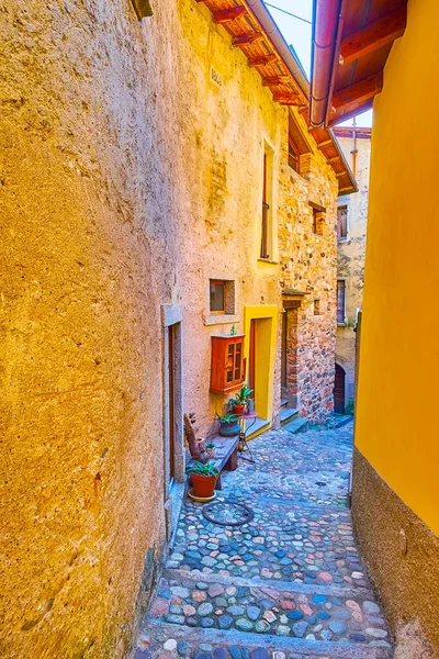Narrow Street Lined Tall Yellow Walls Old Living Houses Morcote — Stock Photo, Image