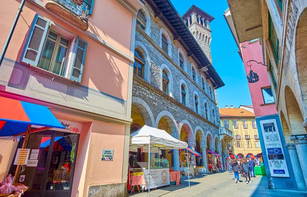 Bellinzona Switzerland Mars 2022 Promenaden Längs Medeltida Gator Bellinzona Bland — Stockfoto