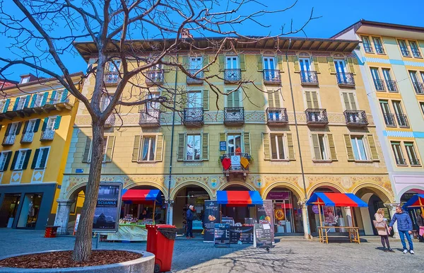 Bellinzona Schweiz März 2022 Menschen Spazieren Samstag Auf Dem Markt — Stockfoto