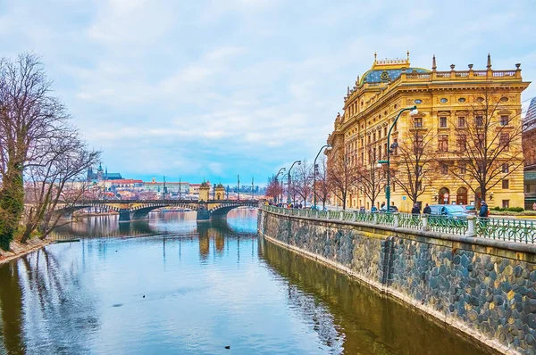 Cityscape Vintage Stone Legion Bridge National Theatre Vitus Cathedral Seen — ストック写真