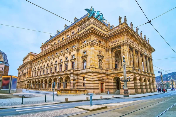 Ulusal Tiyatro 'nun (Narodni Divadlo) manzaralı taş binası, Narodni Bulvarı, Nove Mesto Mahallesi, Prag, Çek Cumhuriyeti