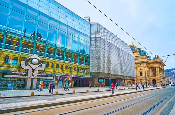 PRAG, CZECH REPUBLIC - 5 Mart 2022: Ulusal Tiyatronun Yeni Sahnesi (Narodni Divadlo), Narodni Bulvarı, 5 Mart 'ta Prag' da