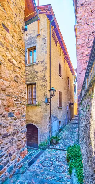 Njut Gamla Stan Promenad Med Utsikt Över Höga Stenmurar Medeltida — Stockfoto