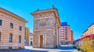 İtalya 'nın Milano kentindeki devasa Porta Garibaldi (Garibaldi Kapısı) taş duvarları