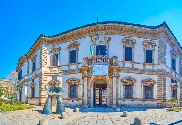 Milán Italia Abril 2022 Edificio Palazzo Del Senato Con Estatua — Foto de Stock