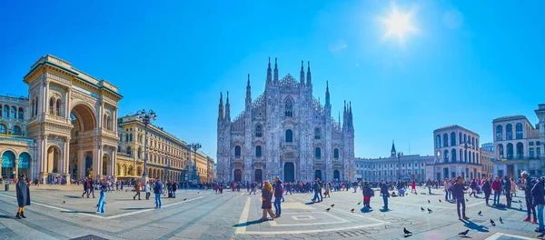 Milan Italy Απριλιου 2022 Πανόραμα Της Piazza Del Duomo Πλήθη — Φωτογραφία Αρχείου