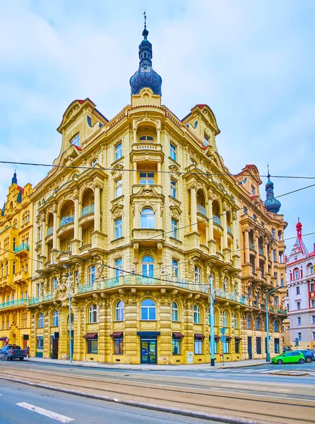 Masaryk Embankment Prag Çek Cumhuriyeti Nde Bulunan Oriel Pencereli Sütunlu — Stok fotoğraf