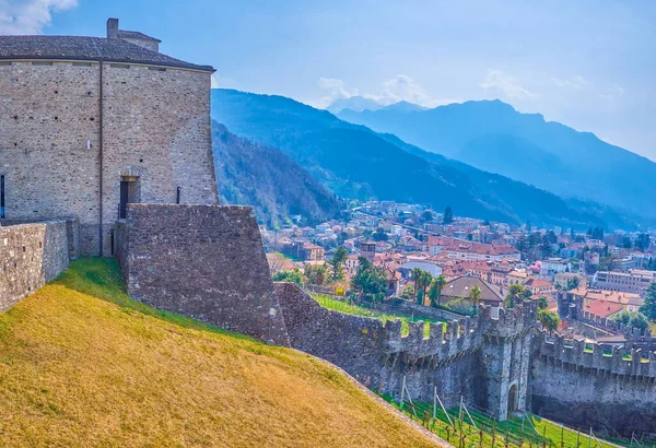 Medieval Fortress Castelgrande Its Walls Middle Bellinzona City Switzerland — Stock fotografie