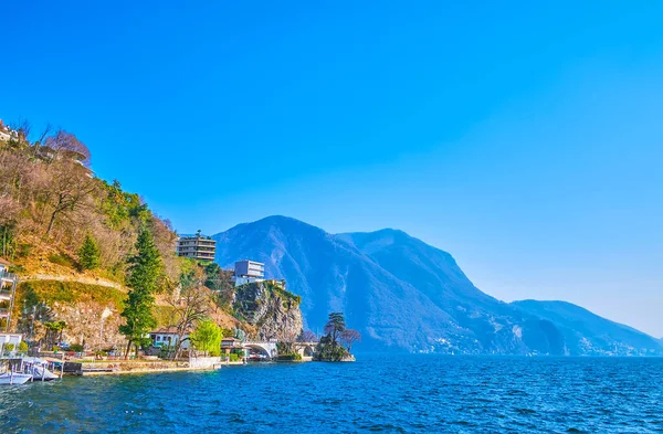 Pohled Skalnatý Břeh Jezera Lugano Kopcovitými Obytnými Domy Okrese Castagnola — Stock fotografie