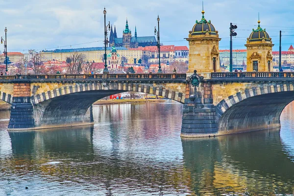Eski Prag Taş Simgeleri Vltava Nehri Üzerindeki Lejyon Köprüsü Yüksek — Stok fotoğraf