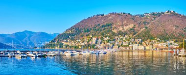 Como Gölü 'nün panoramik manzarası, Monte Boletto ve onun su yüzeyindeki yansıması, Como, Lombardy, İtalya