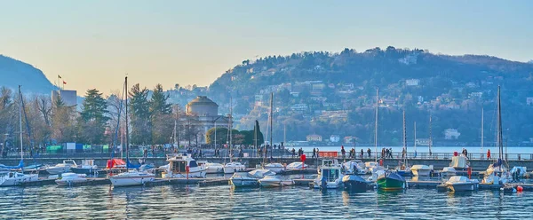 Panorama Delle Montagne Del Lago Como Tramonto Con Barche Porto — Foto Stock