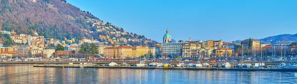 Limanın arkasındaki Como şehrinin panoramik silueti ve Como Gölü, Lombardy, İtalya