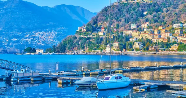 Lugano Prealps 'in arka planda Como ilçesi ve küçük kasaba ve köyleri, Como Gölü, Lombardy, İtalya