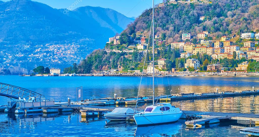 La vista al lago de Lugano Prealpes con el distrito de Como y pequeñas