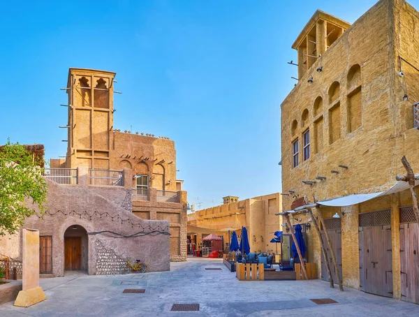 Esplora Dubai Heritage Village Con Vecchie Case Argilla Windcatcher Caffè — Foto Stock