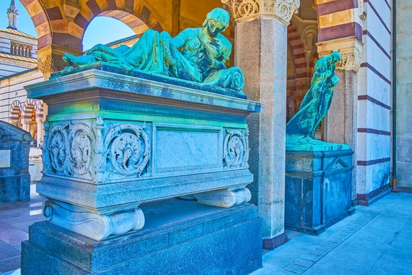 Milano Talya Daki Anıtsal Mezarlığın Logjisinde Yontulmuş Güzel Bir Mezar — Stok fotoğraf