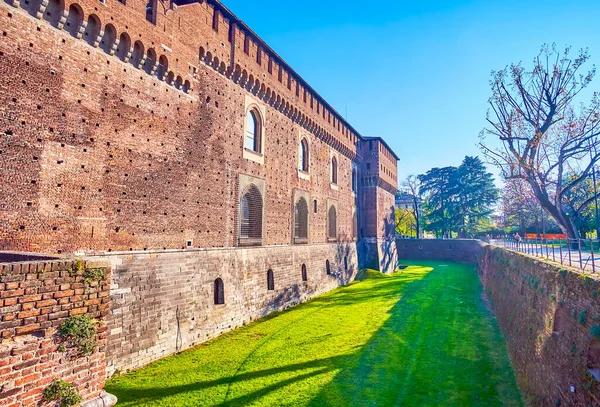 Talya Milano Daki Park Sempione Ortaçağ Sforza Kalesi Nde Hendek — Stok fotoğraf