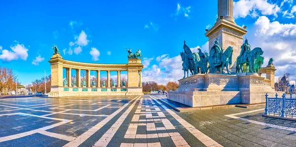 Passeggiando Piazza Degli Eroi Superando Monumento Millennio Budapest Ungheria — Foto Stock