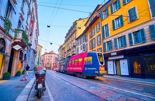 Milan Italy Απριλιου 2022 Παλιό Τραμ Βόλτες Κατά Μήκος Corso — Φωτογραφία Αρχείου