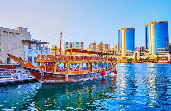 Dubai Emirados Árabes Unidos Março 2020 Barco Madeira Vintage Atracado — Fotografia de Stock