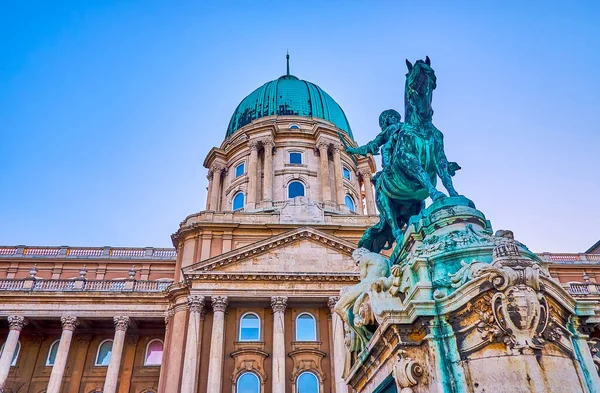 Macaristan Budapeşte Kentindeki Tuna Terasında Bulunan Buda Kalesi Nin Önündeki — Stok fotoğraf