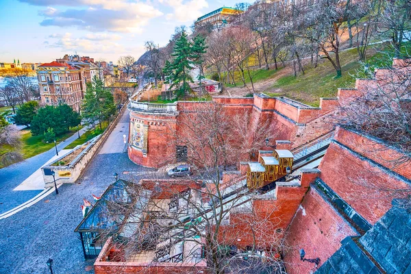 Eski Ahşap Kulübe Budapeşte Funiküler Rayları Boyunca Uzanır Avrupa Nın — Stok fotoğraf