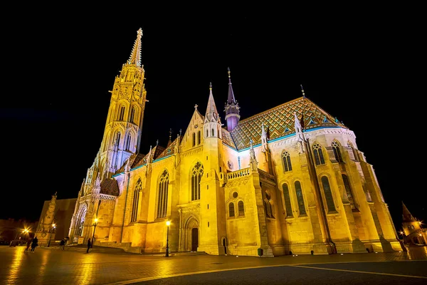 Muhteşem Matthias Kilisesi Nin Parlak Gece Aydınlığı Budape — Stok fotoğraf